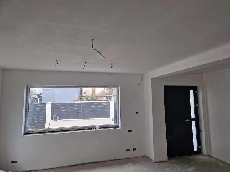 Casă cu 5 camere cu Teren 220 Mp în Pantelimon