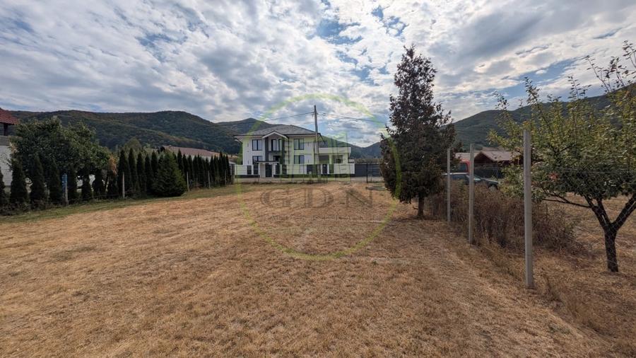 Casă individuală cu 5 camere cu Canalizare în Gura Râului