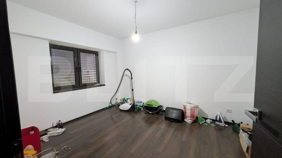 Apartament cu 3 camere semidecomandat, mobilat în Micro 3
