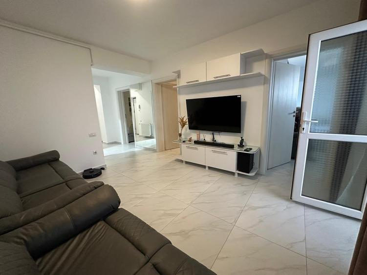 Apartament cu 4 camere semidecomandat în Bragadiru