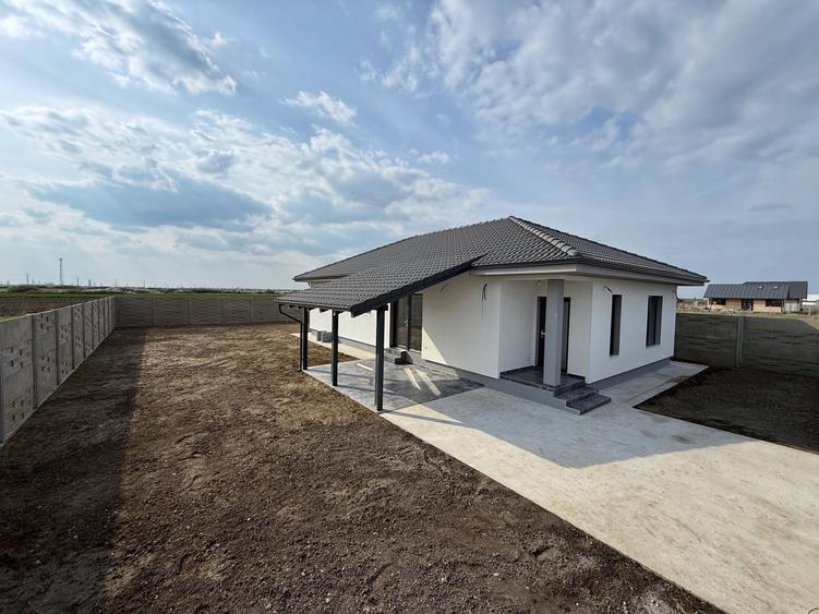 Casă individuală cu 4 camere cu Canalizare în Sânmihaiu Român