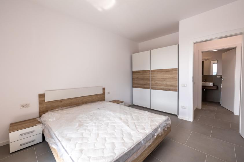 Apartament cu 2 camere decomandat, mobilat în Torontalului