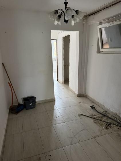 Apartament cu 4 camere decomandat în Pantelimon