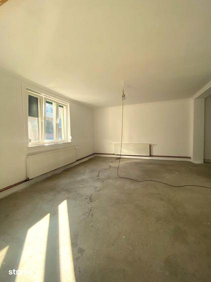Apartament cu 3 camere în Traian