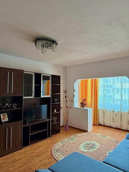 Inchiriez apartament 2 camere zona centrala - 1