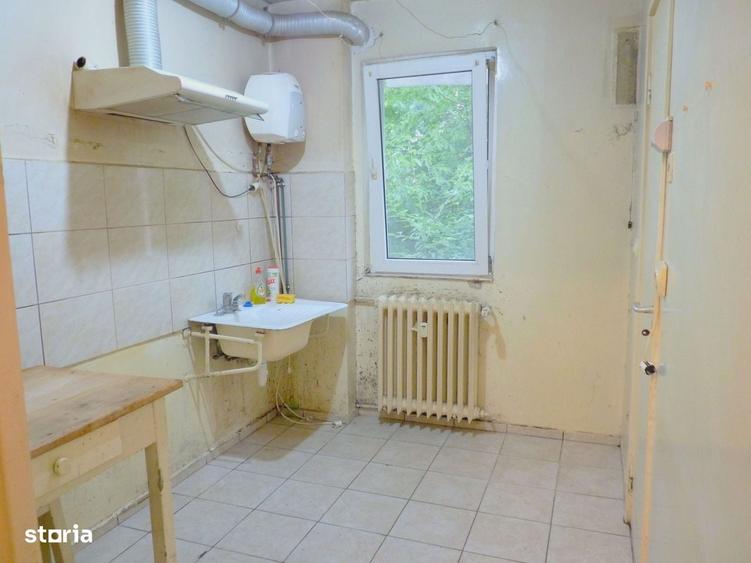 Apartament cu 3 camere semidecomandat în Astra