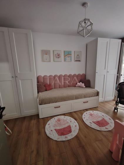 Apartament cu 3 camere semidecomandat, mobilat în Vest