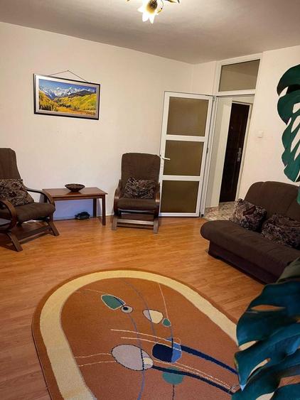 Apartament cu 3 camere decomandat în 1 Mai