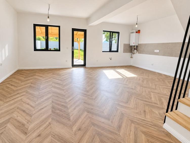 Casă cu 4 camere în Domnești