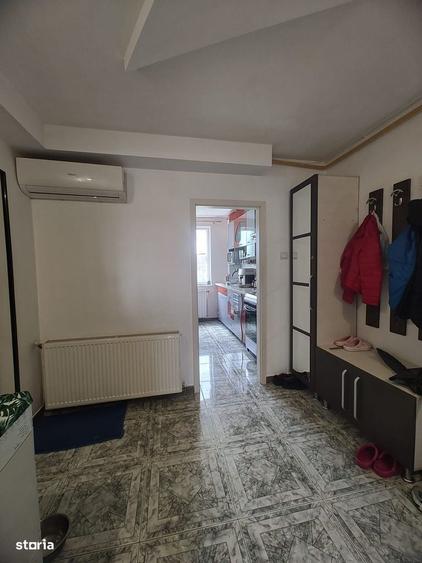 Apartament cu 3 camere în Progresul