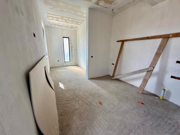 Casă individuală cu 4 camere cu Canalizare în Sud-Est