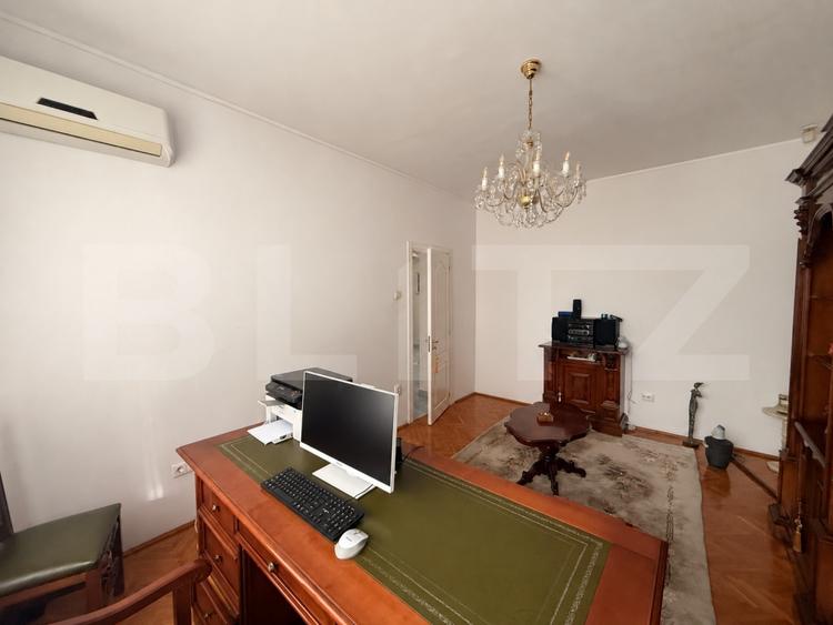 Casă individuală cu 9 camere cu Piscina în Central