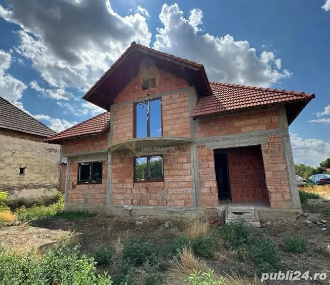 Casă cu 5 camere cu Teren 1900 Mp în Bulgăruș