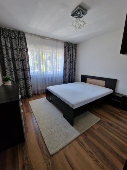 Apartament cu 3 camere decomandat în Aradului