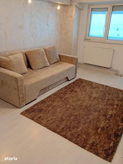 Apartament cu 3 camere semidecomandat în Obor