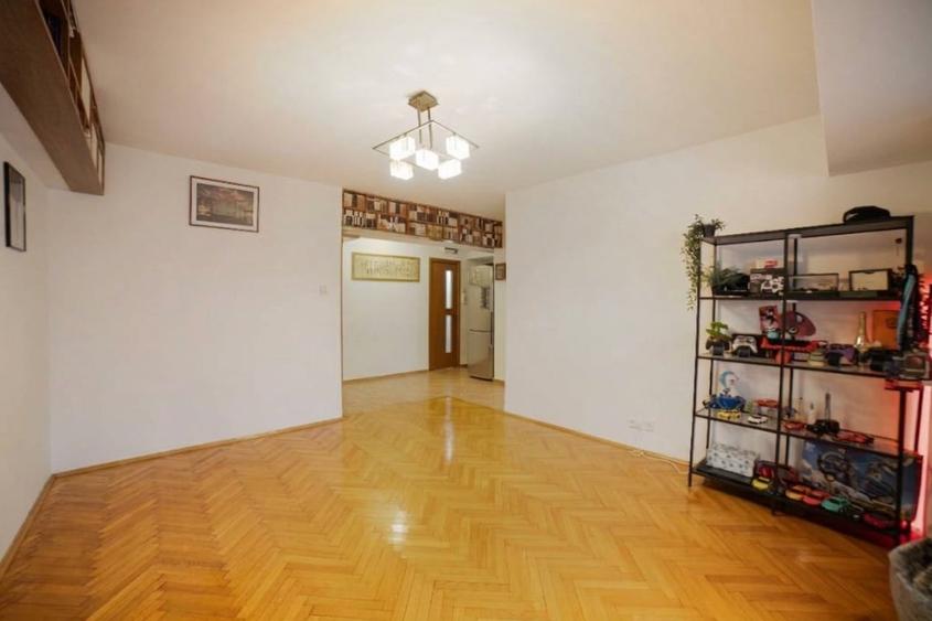 Apartament cu 4 camere decomandat, mobilat în Iancului