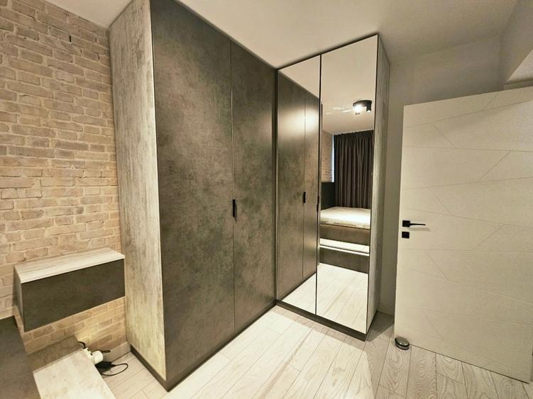 Apartament cu 3 camere semidecomandat în Titan