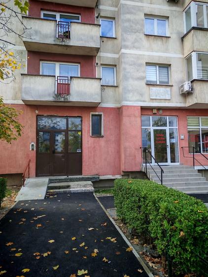 Apartament cu 3 camere decomandat în Republicii