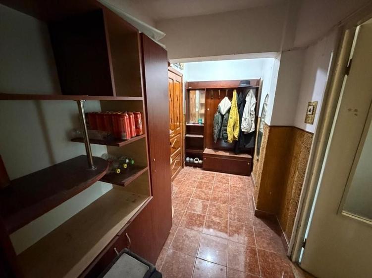 Apartament cu 3 camere, mobilat în Central