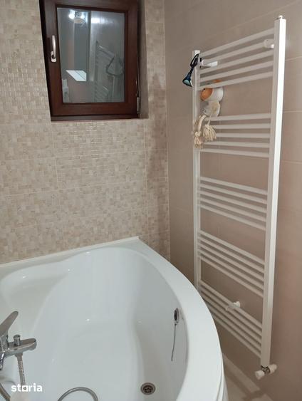 Apartament cu 3 camere decomandat în Găvana