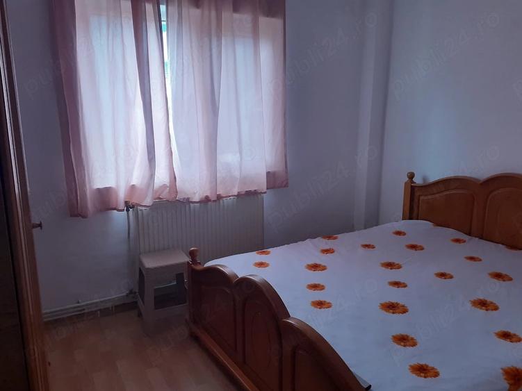 Apartament cu 3 camere semidecomandat în Republicii