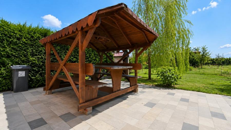Casă individuală cu 5 camere cu Canalizare în Zimandu Nou