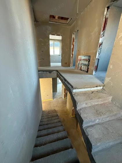 Casă cu 4 camere cu Teren 500 Mp în Central