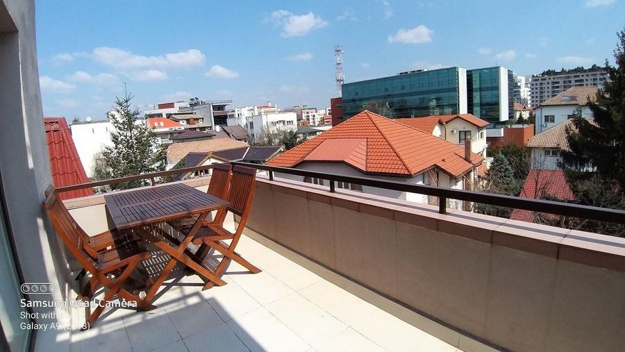 Apartament cu 4 camere decomandat, mobilat în Herăstrău