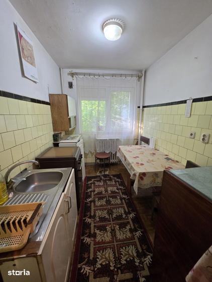 Apartament cu 3 camere semidecomandat în Dristor