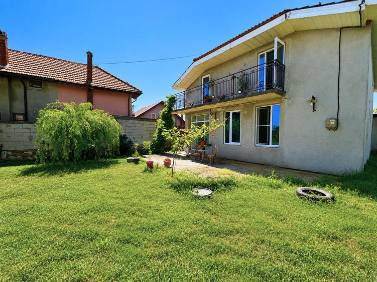 Casă individuală cu 6 camere cu Canalizare în Valu lui Traian