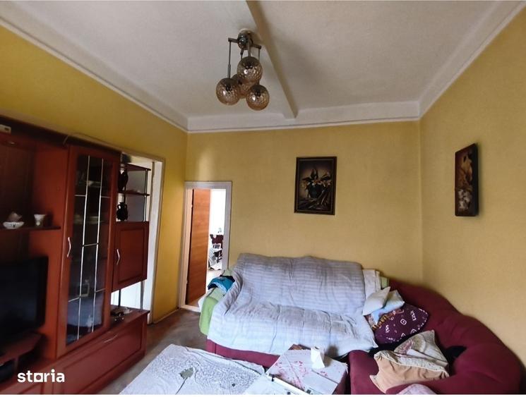 Apartament cu 3 camere nedecomandat în Peninsula