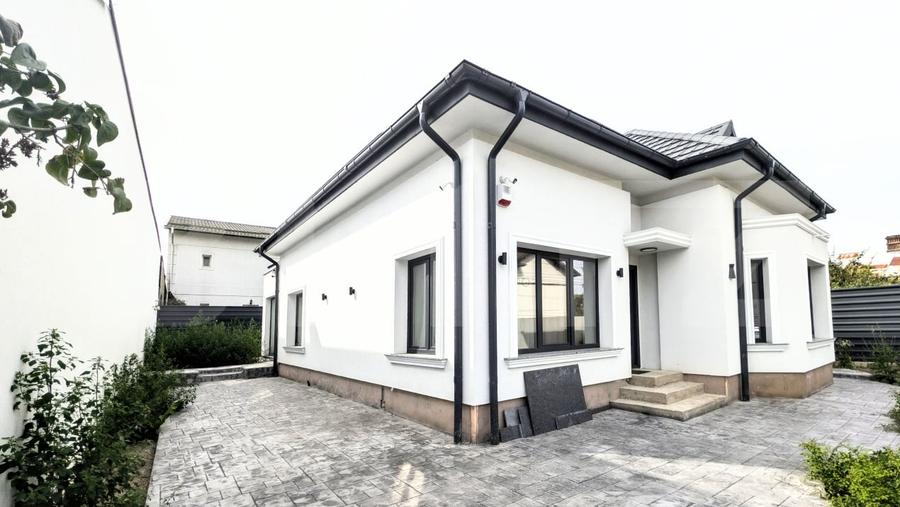 Casă individuală cu 6 camere cu Canalizare în Central