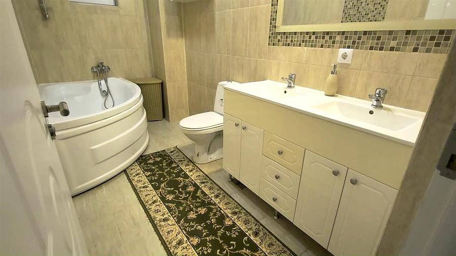 Apartament cu 4 camere decomandat, mobilat în Ipotești