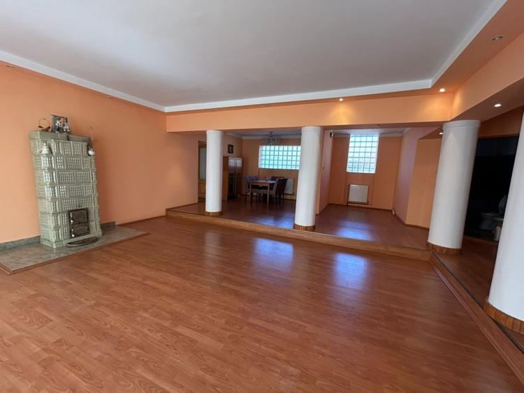 Casă individuală cu 3 camere cu Canalizare în Central