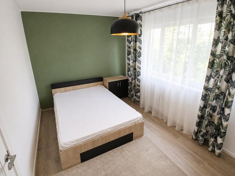 Apartament cu 2 camere semidecomandat, mobilat în Podu Roș