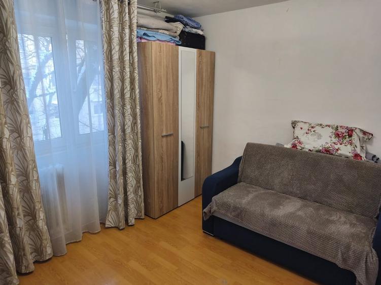 Apartament cu 2 camere semidecomandat în Berceni