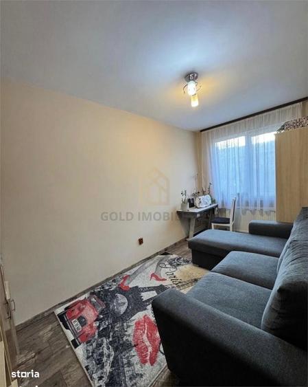 Apartament cu 3 camere în Săsar