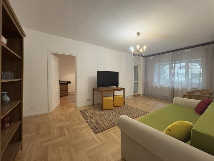 Apartament cu 2 camere semidecomandat, mobilat în Mioriței