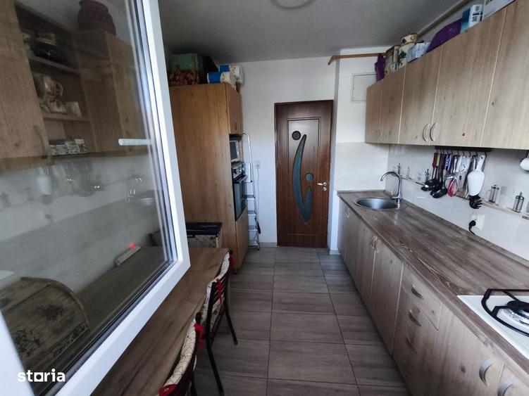 Apartament cu 3 camere decomandat în Colentina