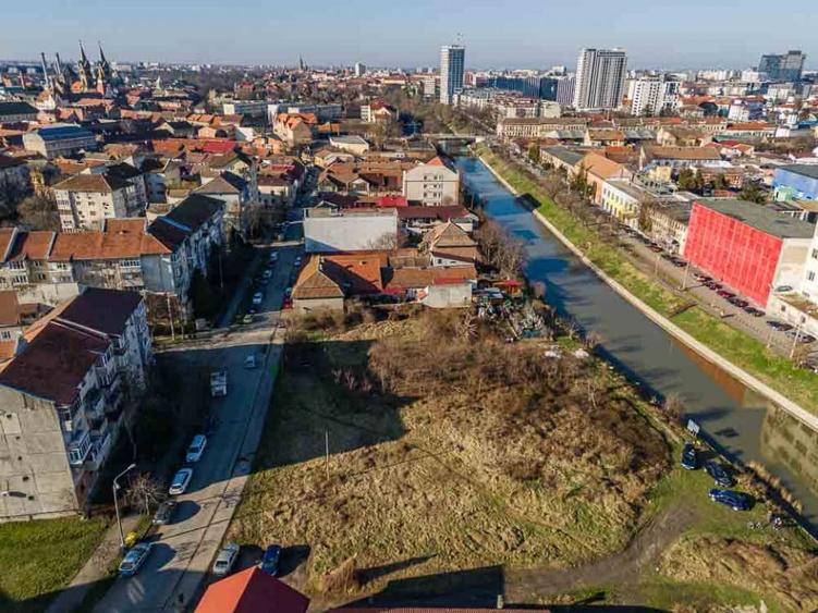 Teren Construcții intravilan de 1996 mp, în Fabric