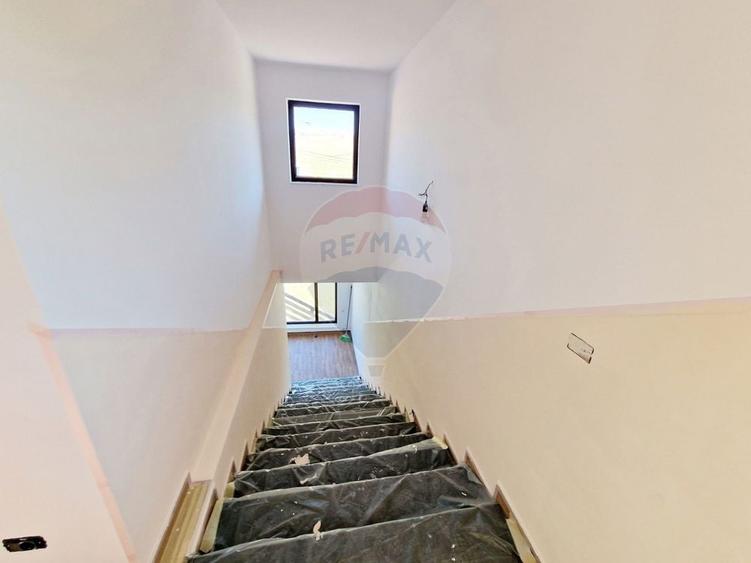 Casă cu 8 camere cu Teren 1502 Mp în Central