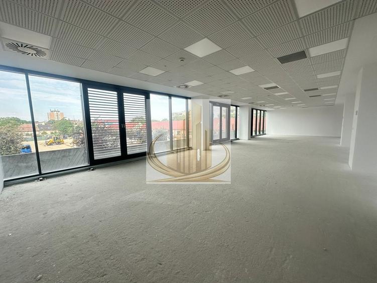 Spațiu comercial, de 4,000 mp, în Complex Studențesc