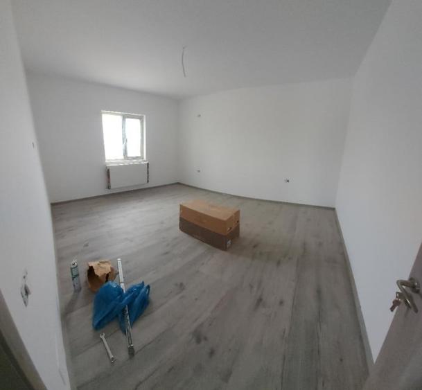 Casă cu 5 camere cu Teren 400 Mp în Central