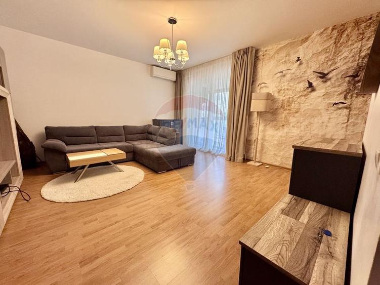 Apartament cu 4 camere decomandat, mobilat în Sebastian