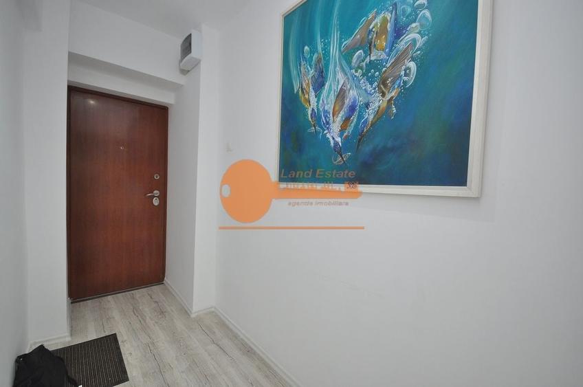 Apartament cu 3 camere semidecomandat în Păcii