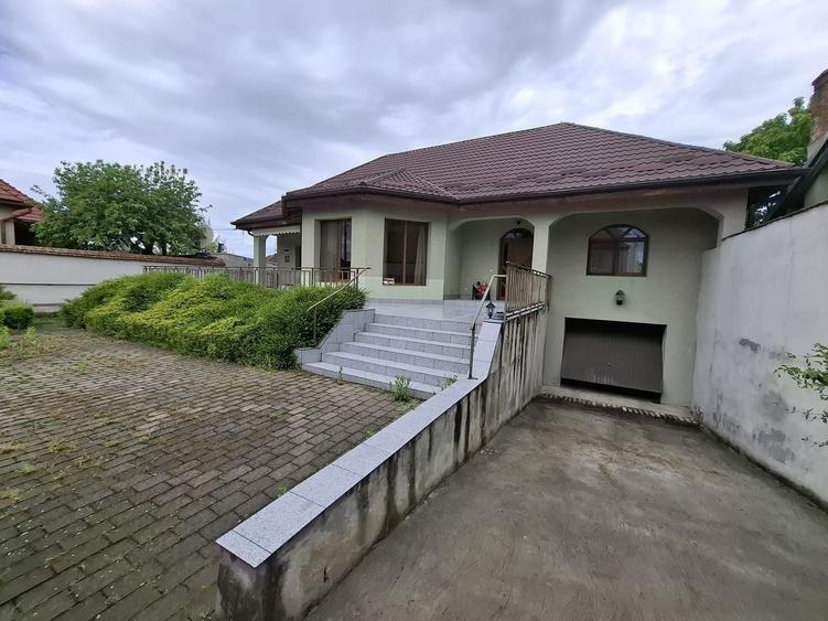 Casă individuală cu 3 camere cu Canalizare în Sud