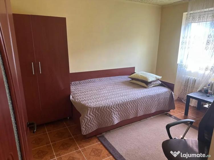 Apartament cu 5 camere semidecomandat în Vidra