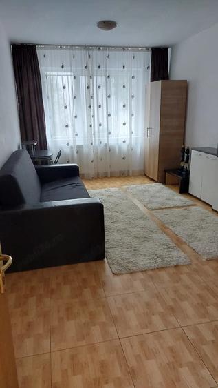 Apartament cu 2 camere decomandat în Far