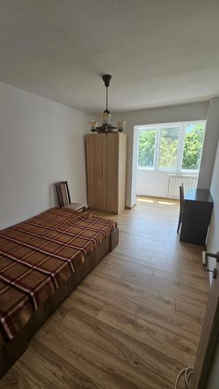 Apartament cu 3 camere semidecomandat, mobilat în Lujerului