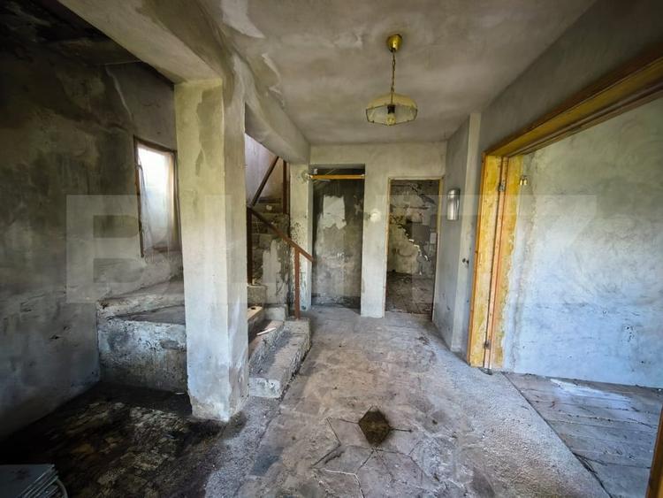 Casă individuală cu 5 camere cu Teren 1490 Mp în Exterior Est